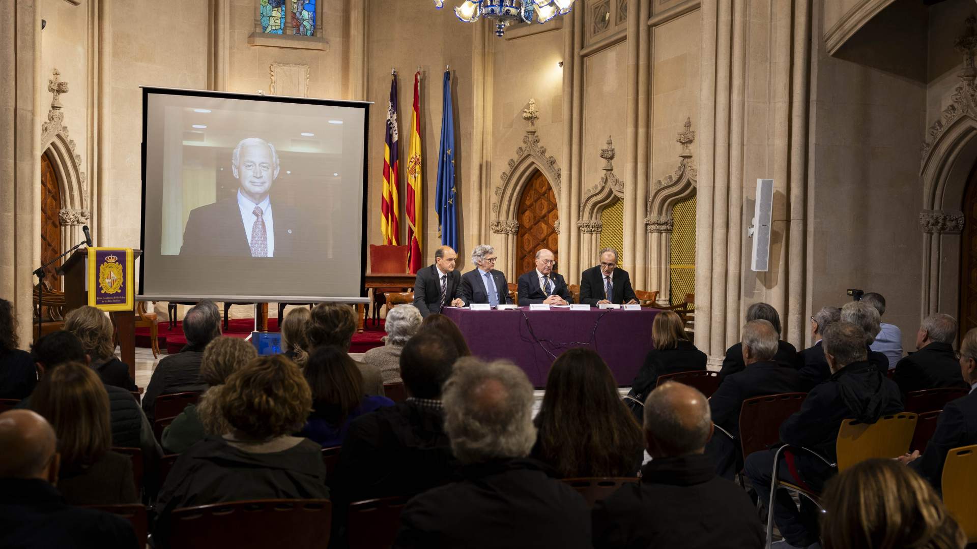 La RAMIB acoge un emotivo homenaje a Bartomeu Anguera, referente de la veterinaria balear